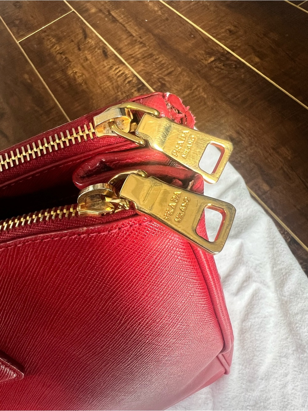 👜 Prada Saffiano Lux Galleria Double-Zip Tote – Vibrant Red - Picture 11 of 17